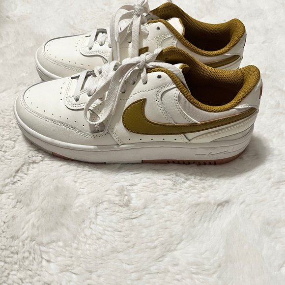 Nike Gamma Force Sail Bronzine Sneakers - Picture 3 of 4